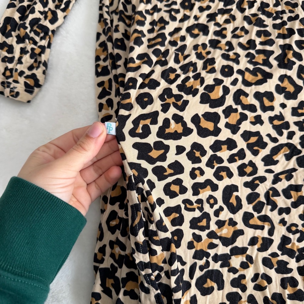 Posh Peanut Leopard Print Robe Size Large - Picture 8 of 8
